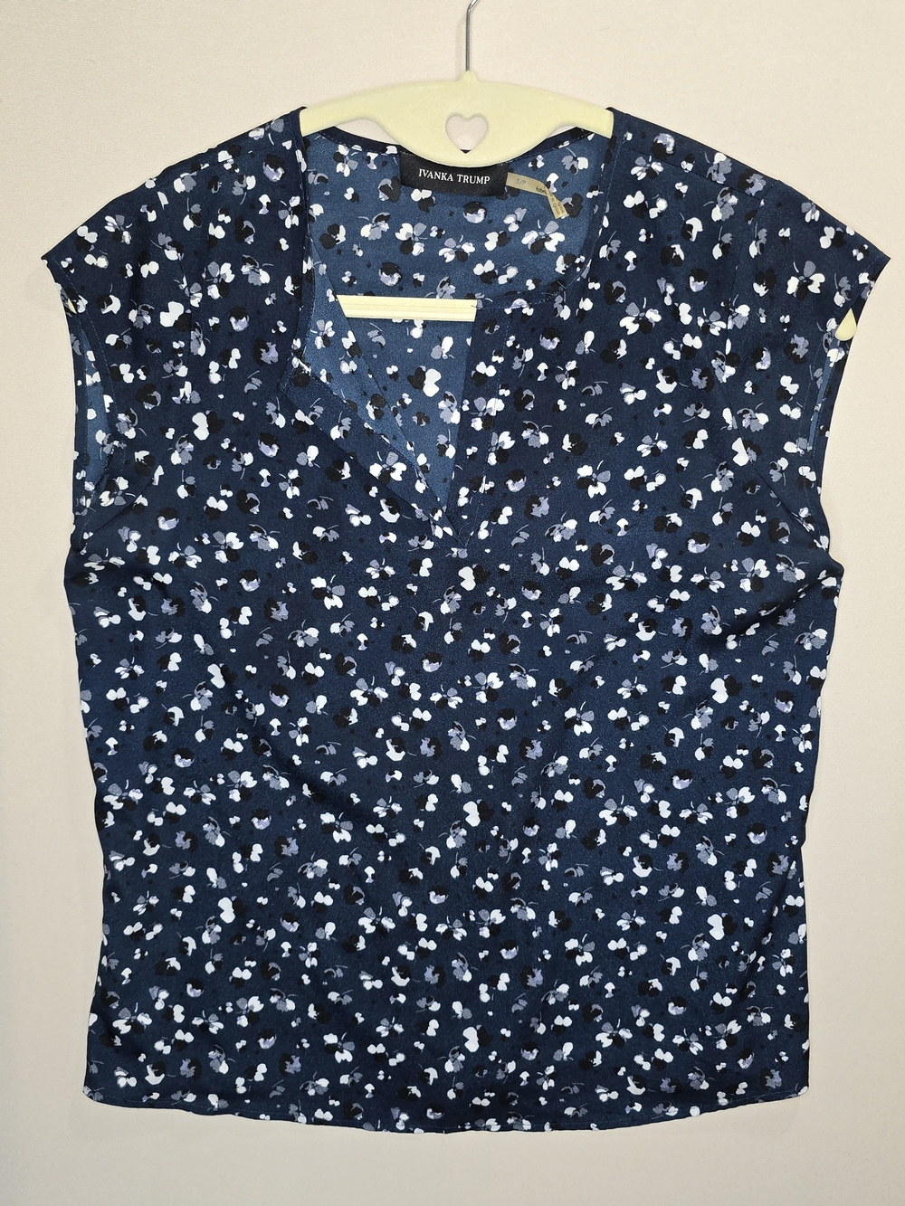 Ivanka Trump Navy Floral Chiffon Flowy With Cap-Sleeve Open V-Neck Top Sz Small